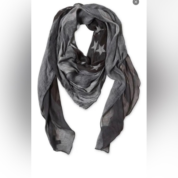 John Varvatos Stars and Stripes American Flag scarf. - Picture 3 of 9